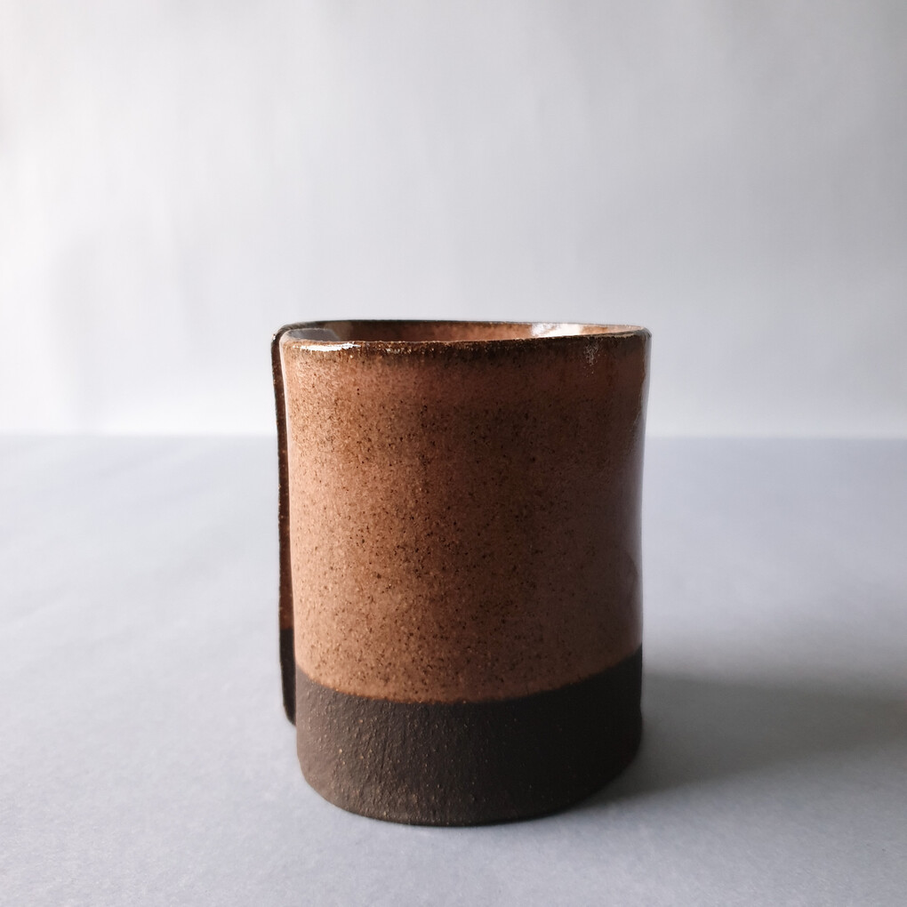 koffiemok-32623463-3736-6534-6334-633734323966-v3.jpeg Handgemaakte koffiemok van keramiek met roze glazuur