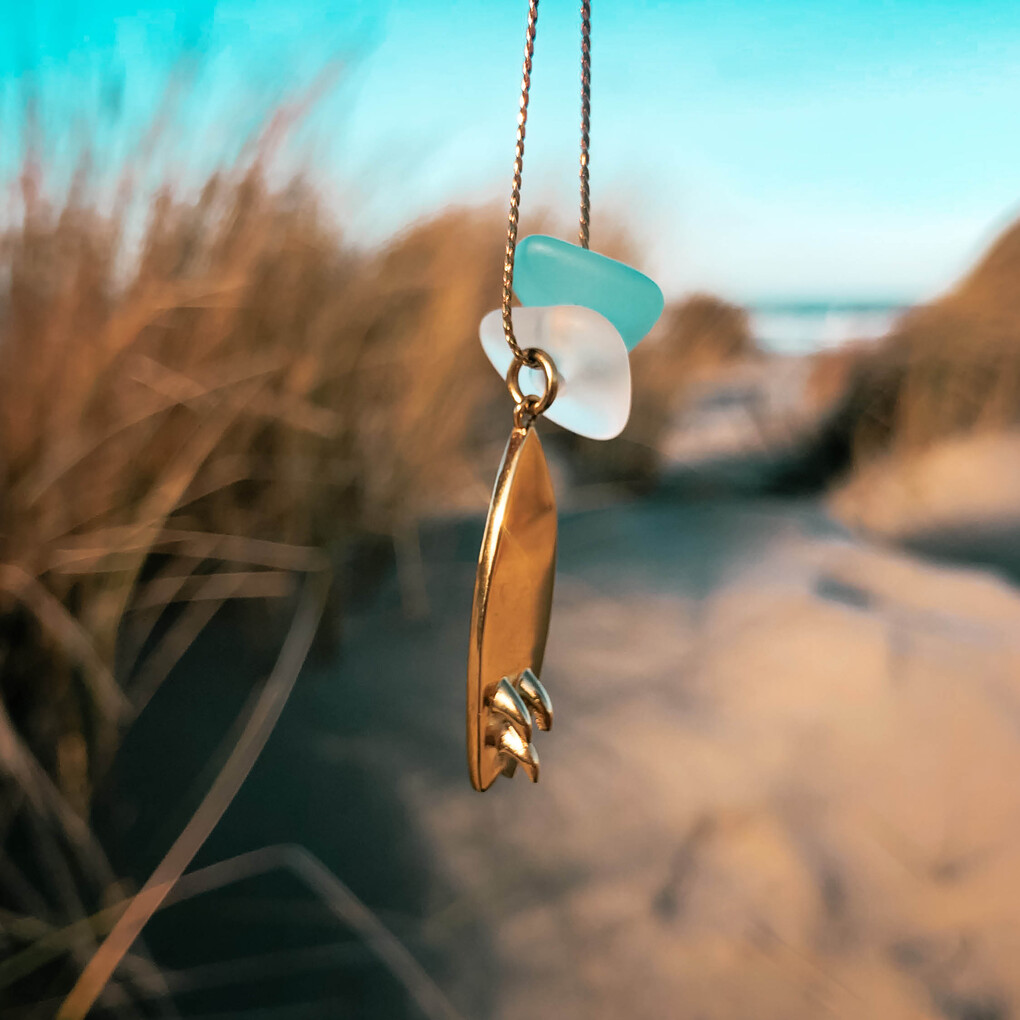 Zeeglas surfplank ketting goud