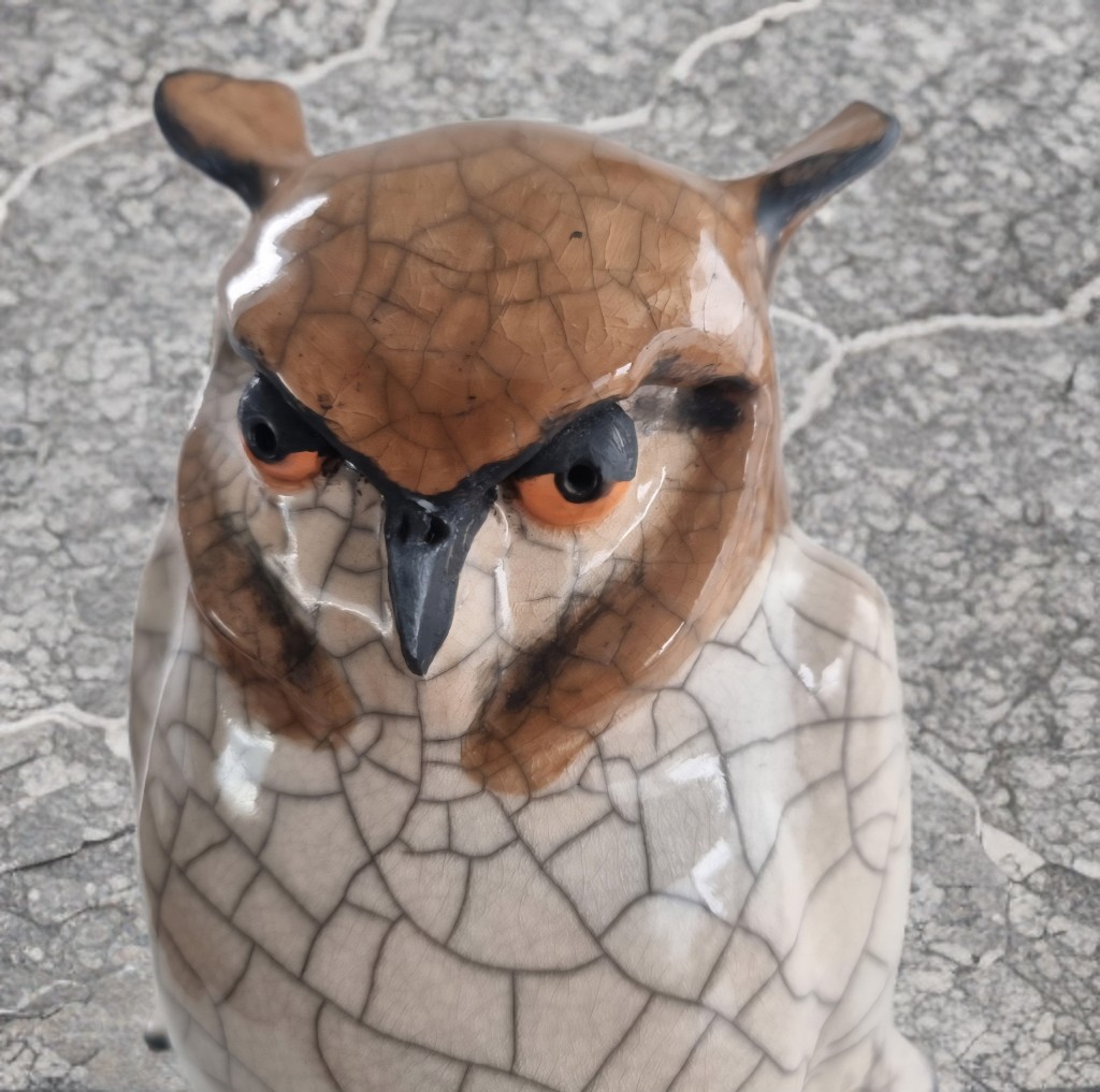 Raku gestookte Ransuil, keramiek, uniek object, geheel met de hand ge… - 99401 Raku gestookte Ransuil, keramiek, uniek object, geheel met de hand gemaakt