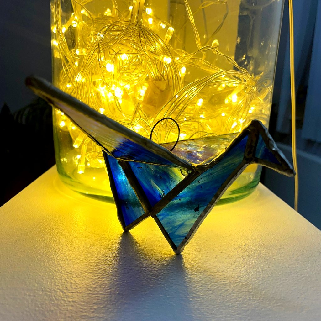 Glas-in-lood zonnevanger: Kraanvogel - oplage van 1000 unieke exemplaren² - 56473.jpeg Glas-in-lood zonnevanger: Kraanvogel - oplage van 1000 unieke exemplaren²