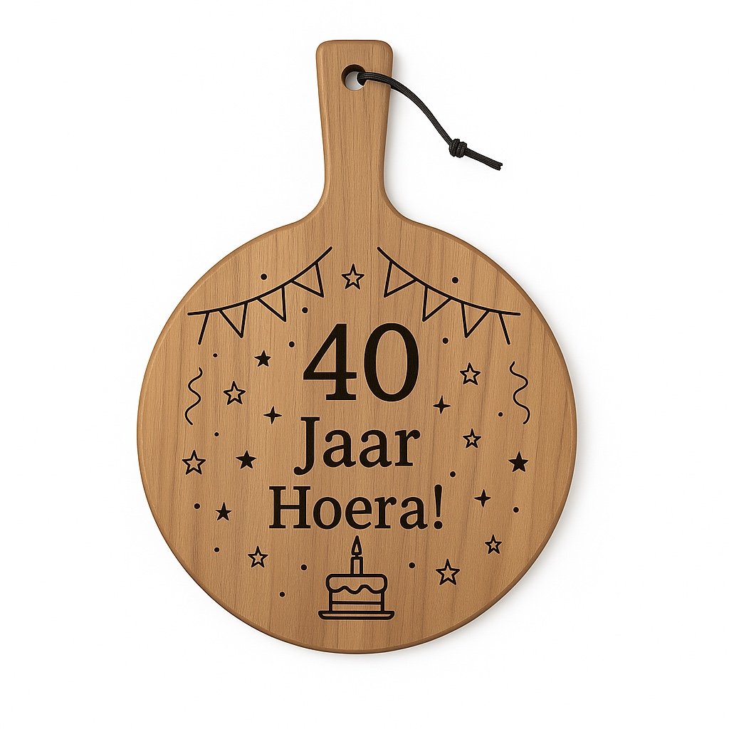Ronde houten borrelplank met handvat Ø29,5 cm – Gravure 40 jaar Hoera! – Cadeau verjaardag of jubileum