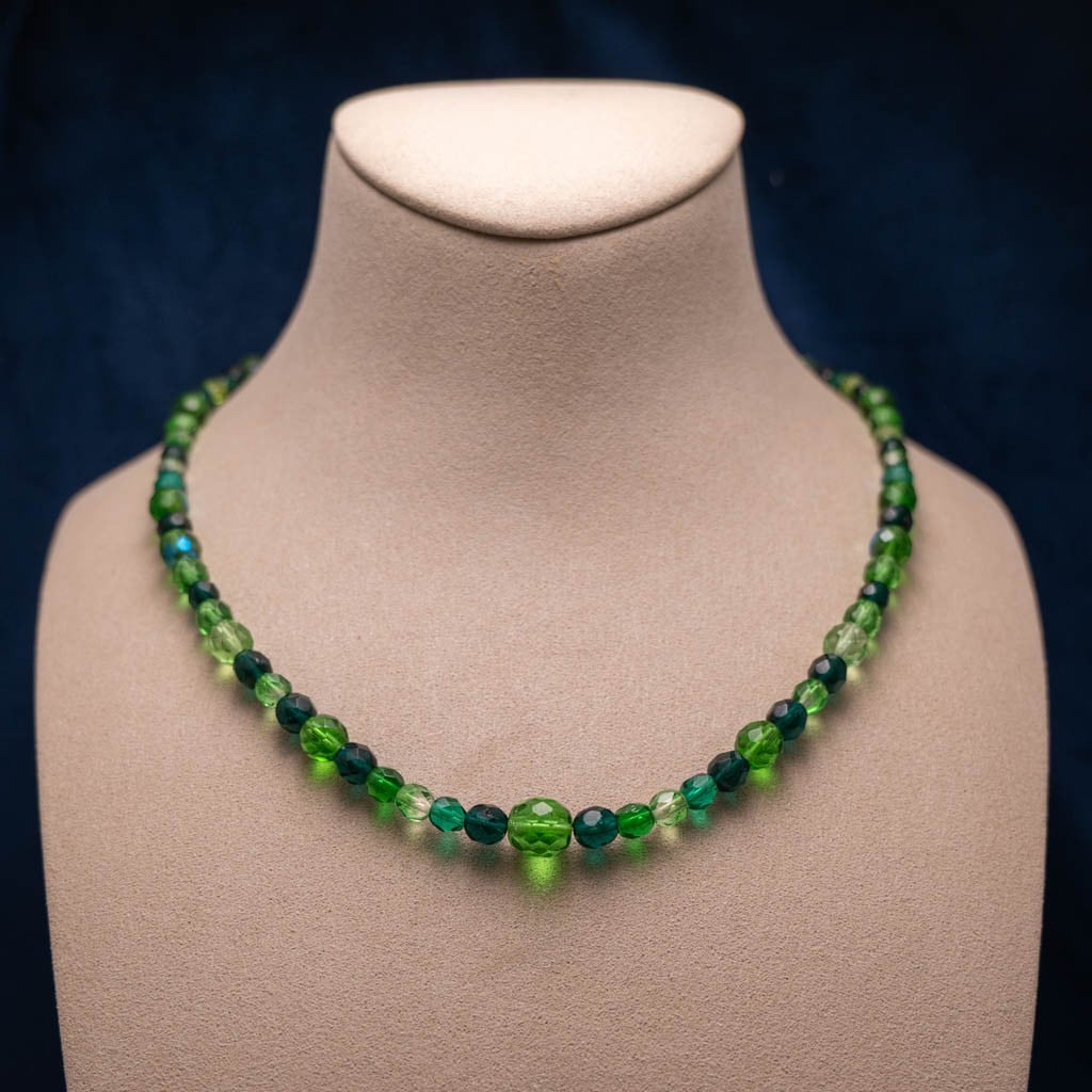 Ketting van groene facetkralen - 106337 Ketting van groene facetkralen