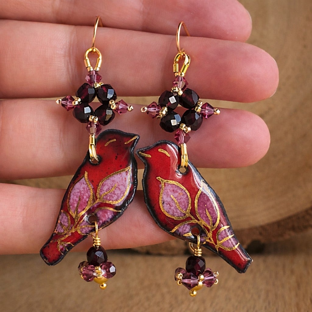 Roodborstje & Lentebloesem, handgemaakte vogel oorbellen met granaat en goud