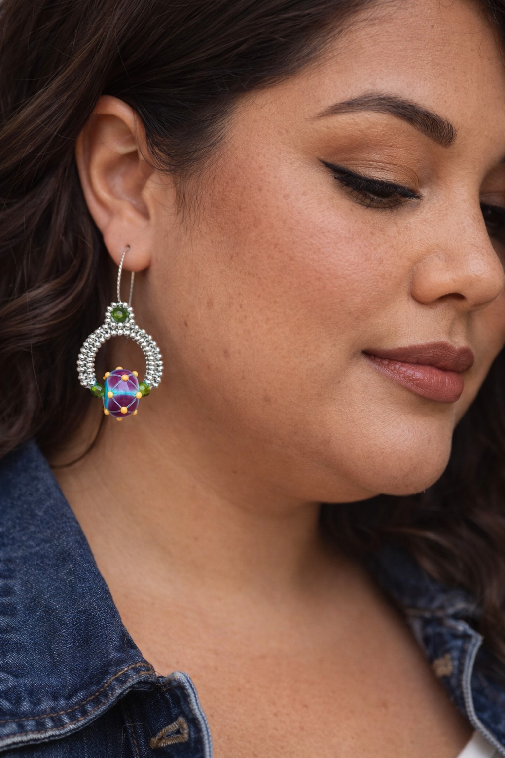 Ingetogen & Kunstzinnig, Kleurrijke Oorbellen van Lampwork Glas en Zilver