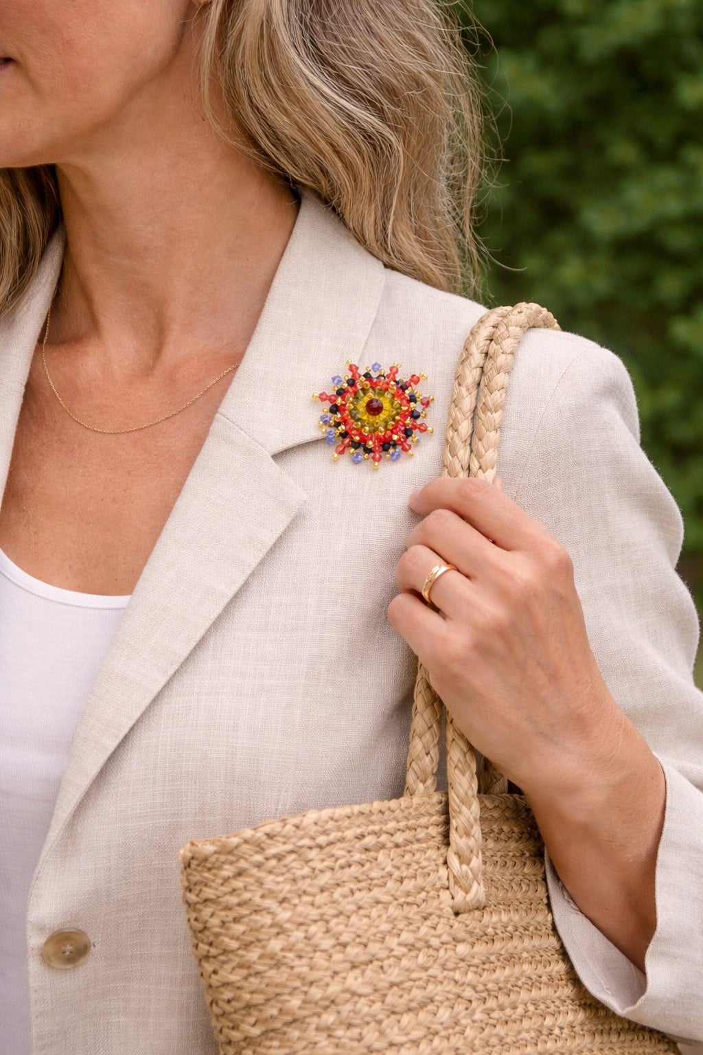 Artistiek & Exotisch, handgemaakte passiebloem broche met Swarovski kristal