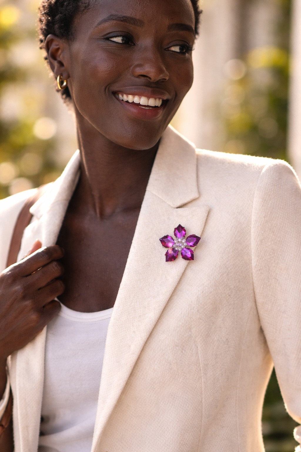 Fluweel & Fonkel, handgemaakte kristallen bloem broche