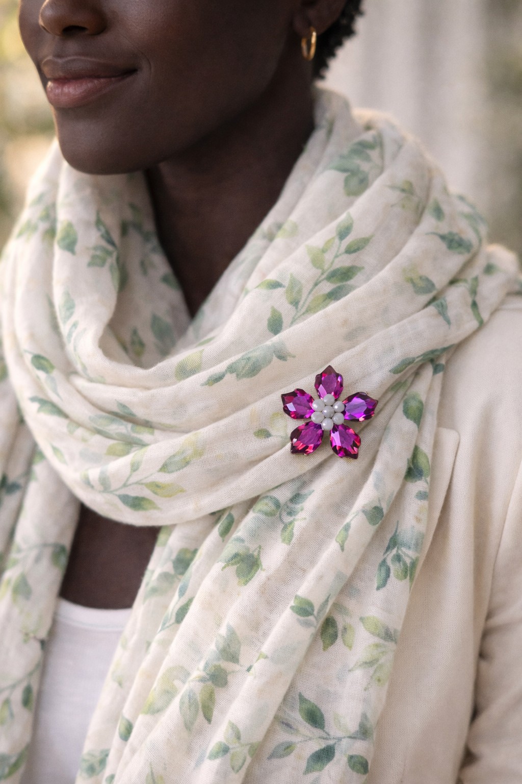 Fluweel & Fonkel, handgemaakte kristallen bloem broche