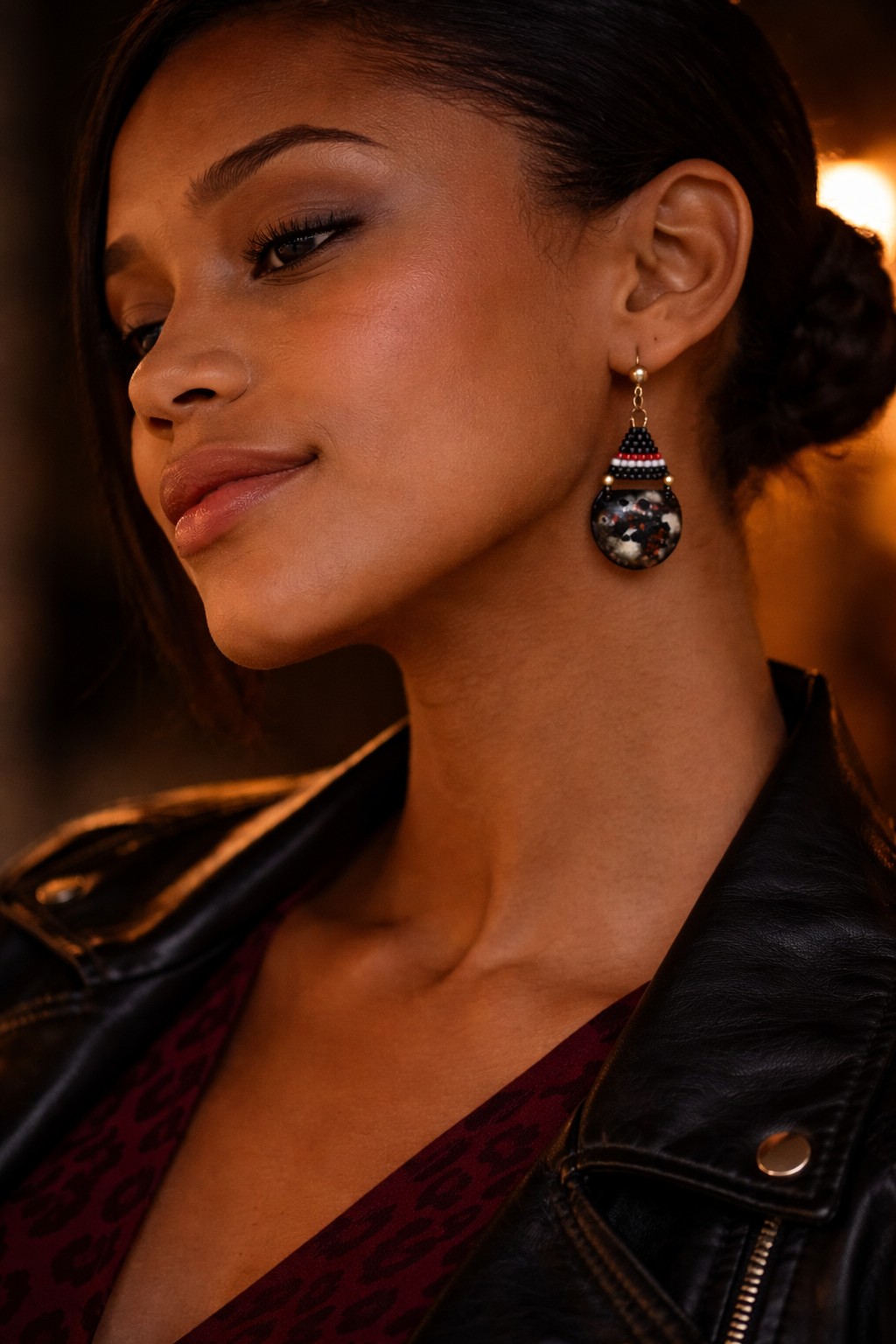 Donker & Abstract, artistieke oorbellen met geometrisch kralen weefwerk en goud vermeil