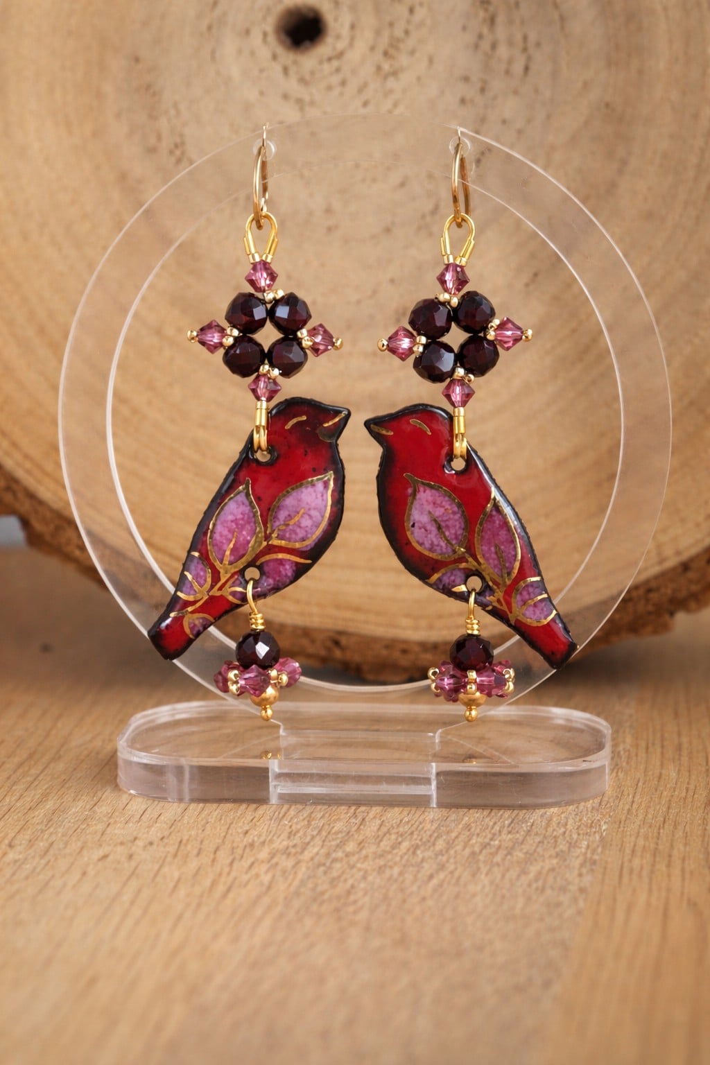 Roodborstje & Lentebloesem, handgemaakte vogel oorbellen met granaat en goud