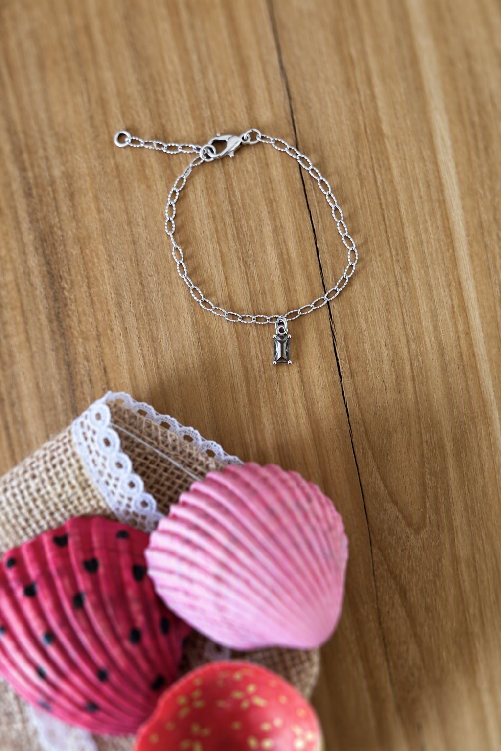 Zilverkleurig armbandje met kleine hanger