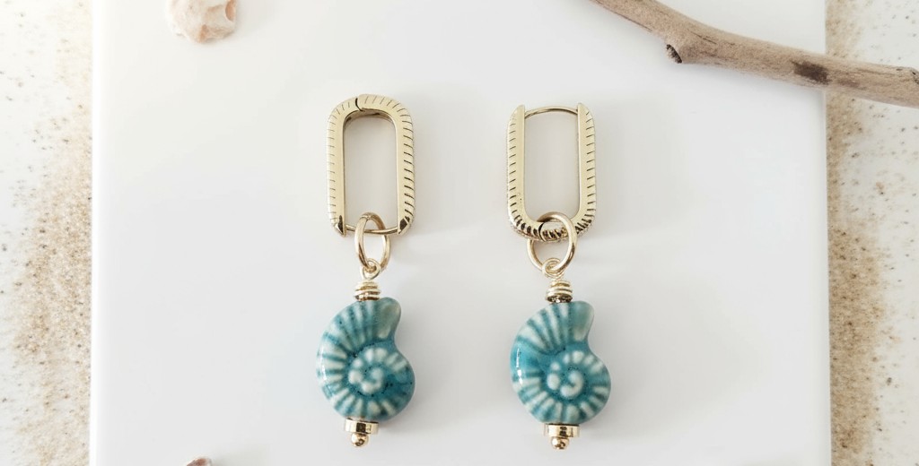 Blue Ceramic Ammonite Fossil Drop Earrings - 104181 Blauwe Ceramic ammoniet fossiele oorbellen