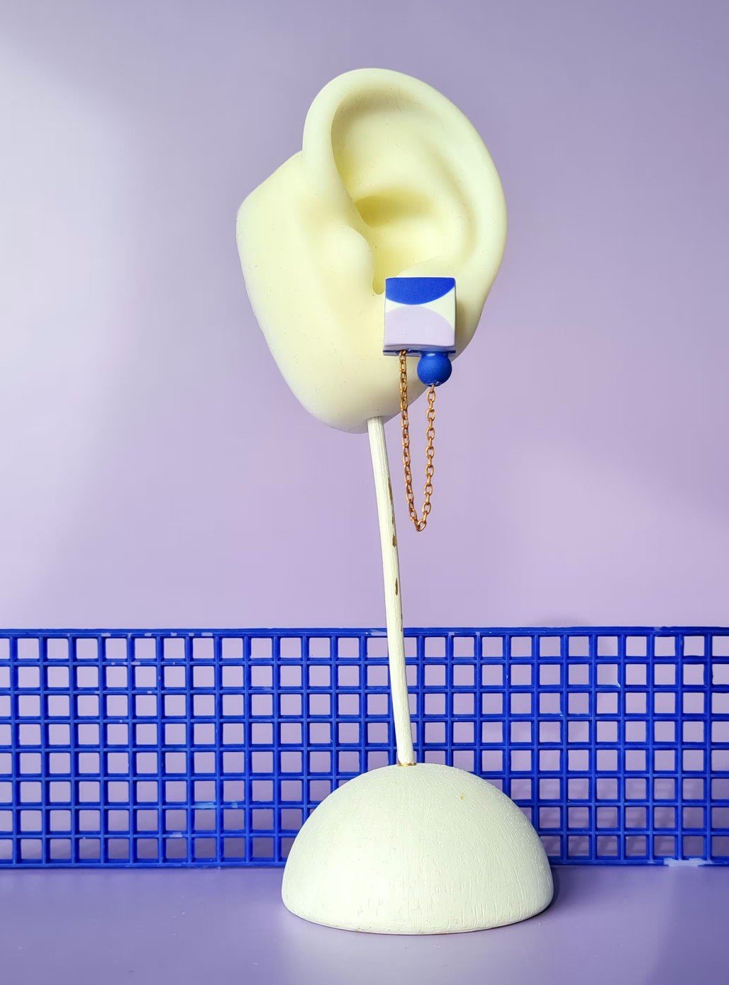 Blue,  violet and yellow patterned color block earrings. Handmade polymer clay statement dangles. 80s memphis group, bold dopamine jewelry. - 71667.jpeg Kleurrijke, handgemaakte oorbellen. geel, lila en blauw patroon. Lichtgewicht, dopamine statement Memphis Polymeerklei oorbellen