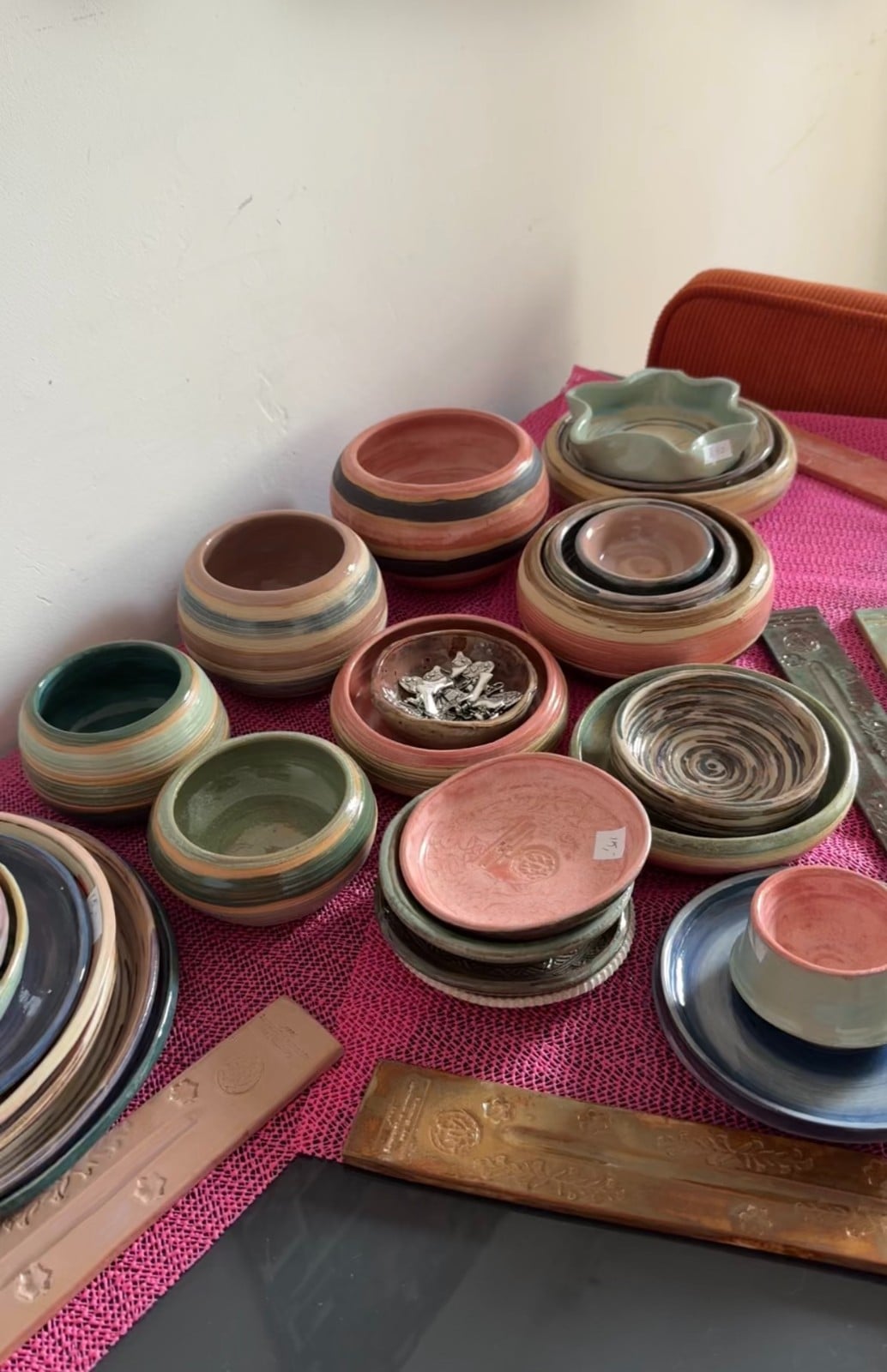 Diverse handgemaakt keramiek - 118537 Diverse handgemaakt keramiek