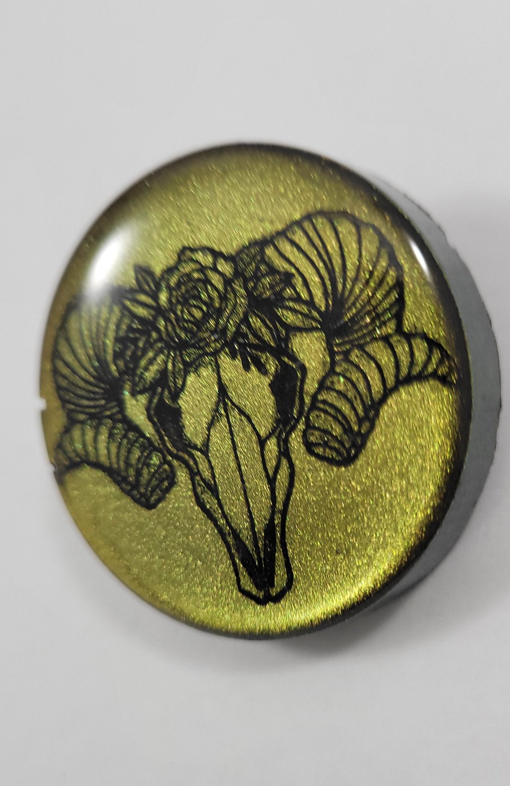 Ram schedel met roos magneet - 102577 Ram schedel met roos magneet