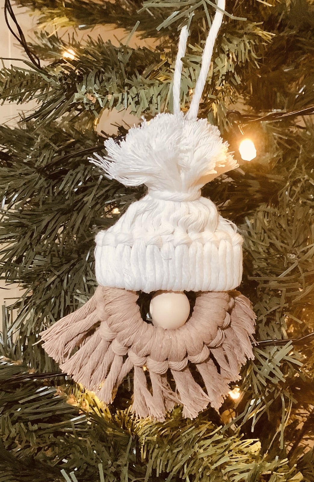 Kerstman met witte muts – handgemaakte kerstdecoratie - 151246 Kerstman met witte muts – handgemaakte kerstdecoratie