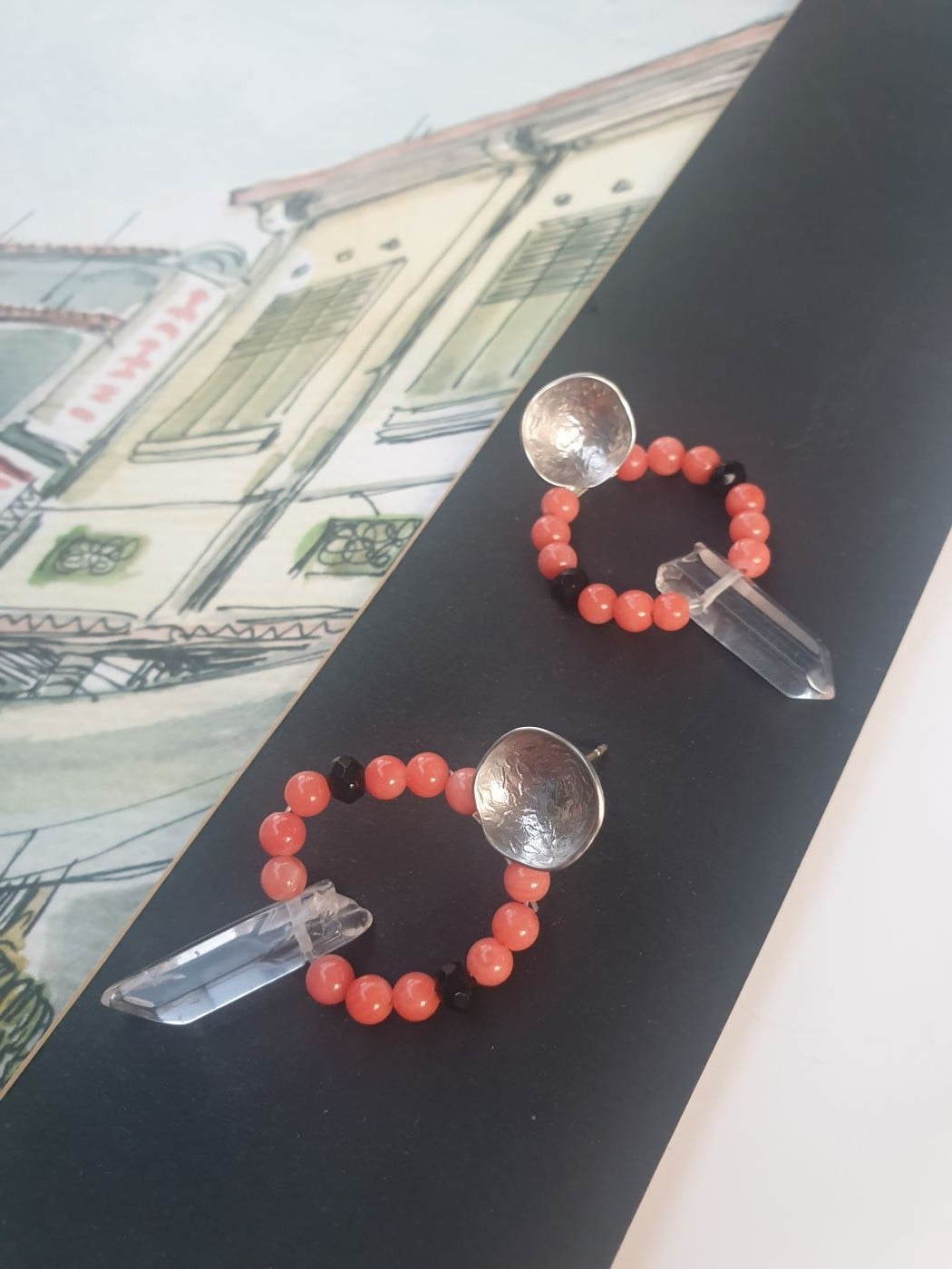 Kwarts en koraal oorbellen