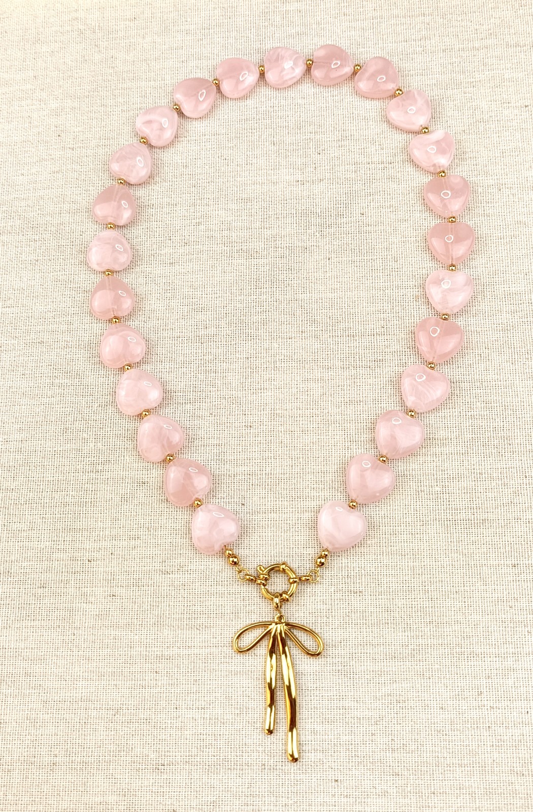 Statement ketting acryl voor dames, roze hartjes met strik