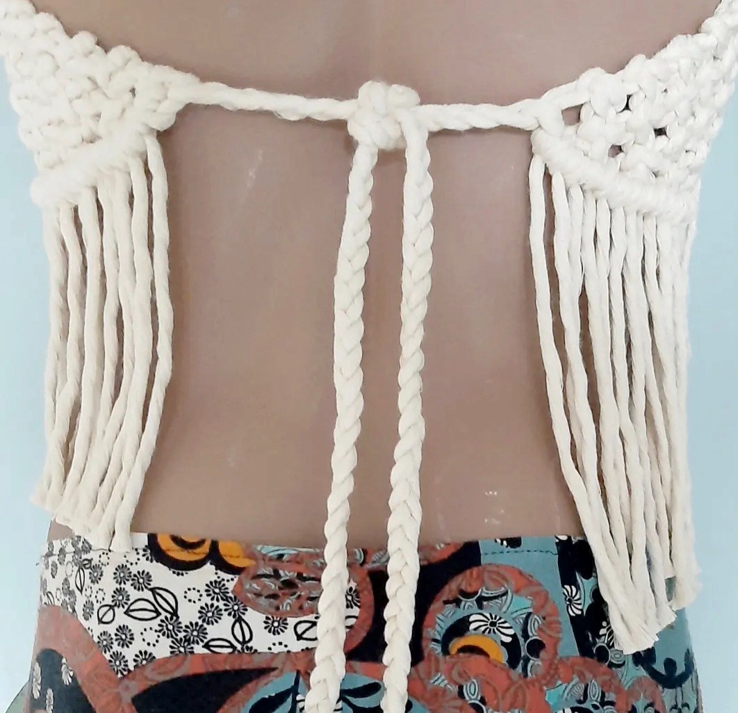 Crème kleur macrame haltertop. - 127947 Crème kleur macrame haltertop.