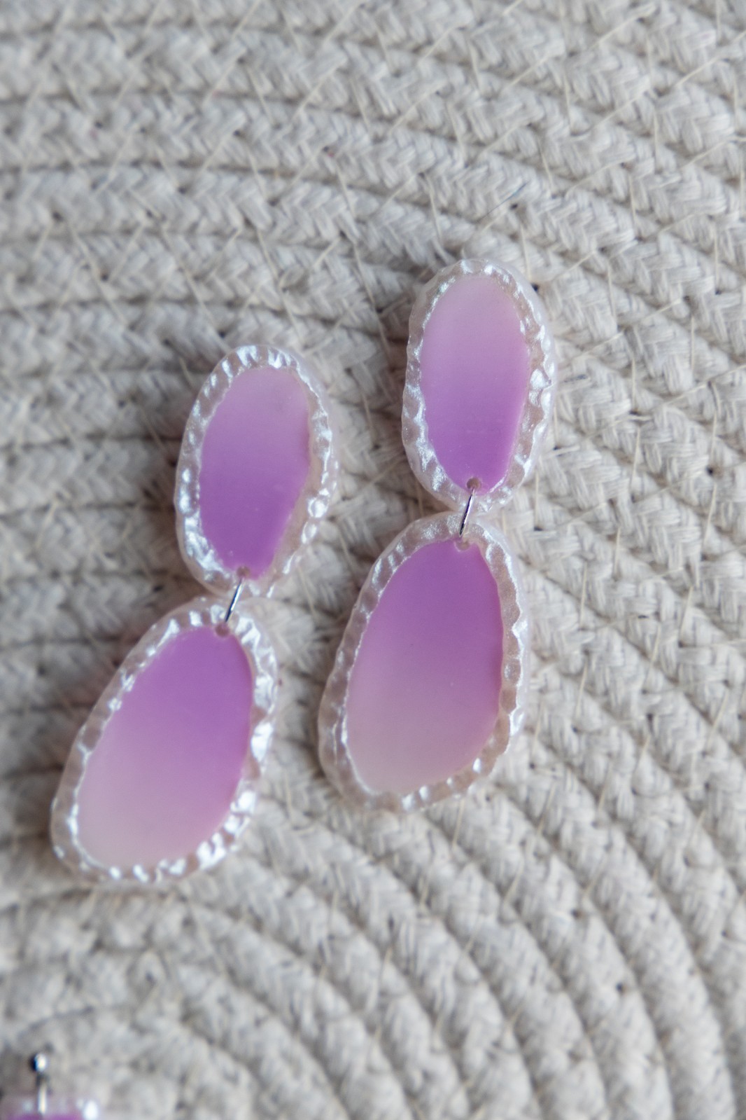 Oorbellen | Astrid Frosted Lilac - 59647.jpeg Oorbellen | Astrid Frosted Lilac