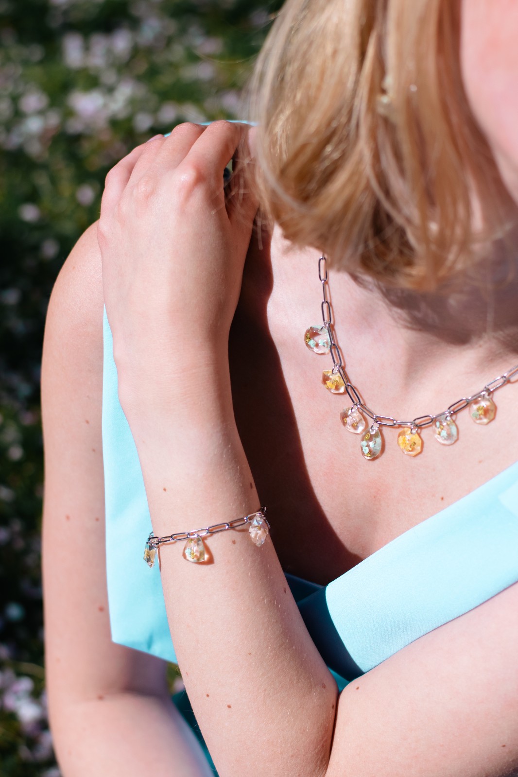 Bedelarmband met Pastelkleurige Bloemenbedels (Eternal Spring)