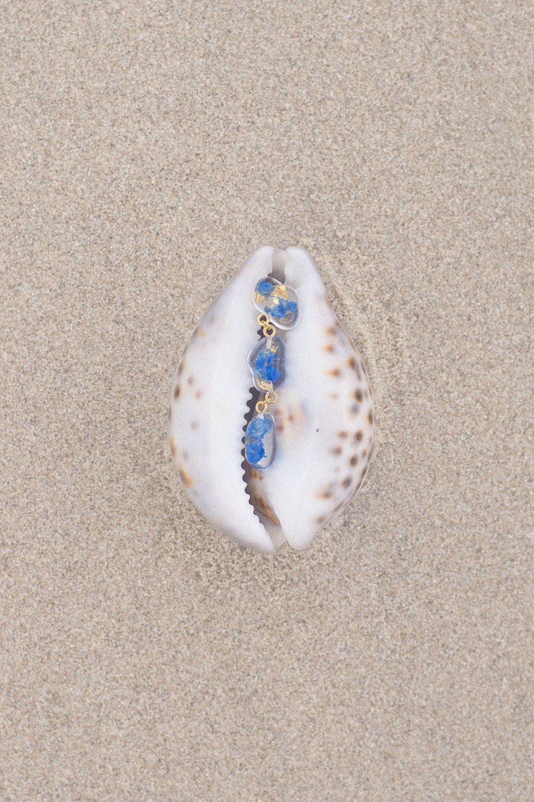 Statement Oorbellen met 3 Stenen Gevuld Echte Bloemen uit Den Haag - 91718 Statement Oorbellen met 3 Stenen Gevuld Echte Bloemen uit Den Haag (The Tide)