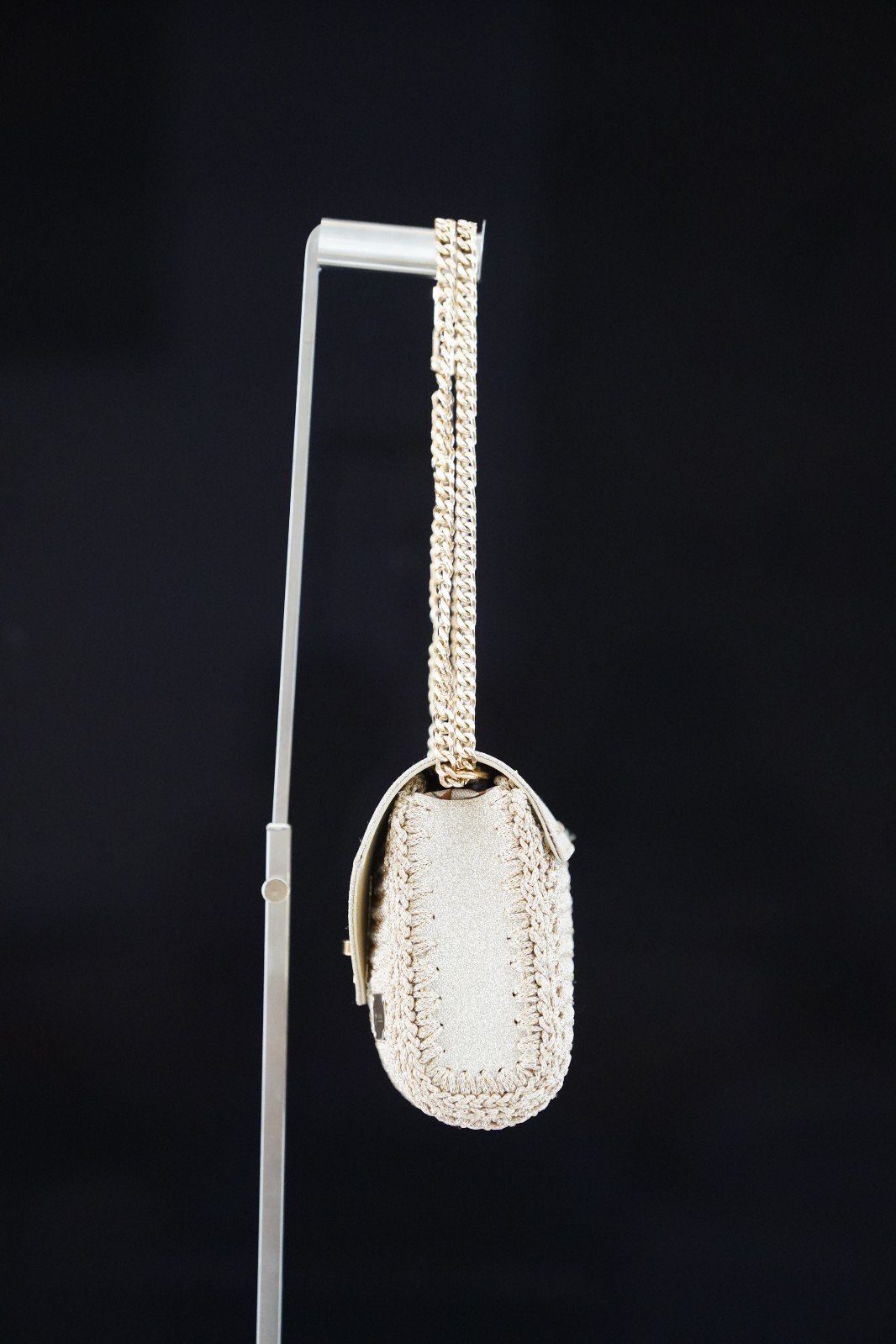 Goudkleurige handgemaakte schoudertas met glitter en haakwerk - 102205 Goudkleurige handgemaakte schoudertas met glitter en haakwerk