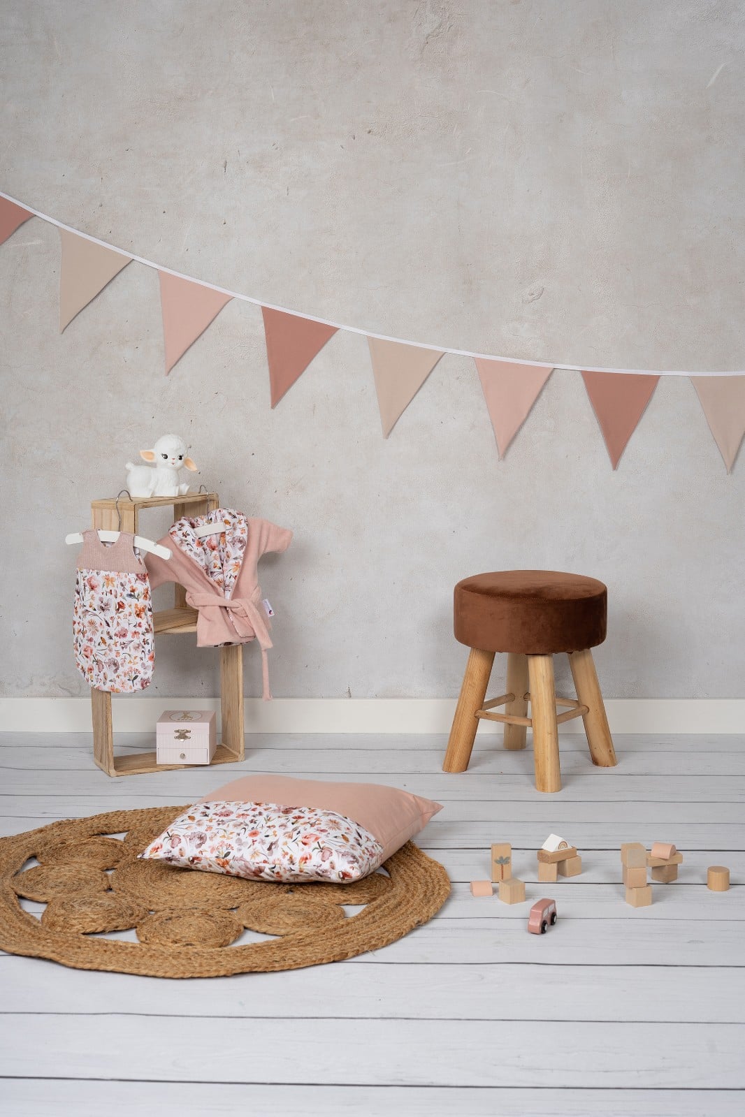 Vlaggenlijn Canyon Stroll | Pastel kleur (Roze / Beige / Neutraal / Aarde tinten) slinger met driehoek vlaggetjes gemaakt van stof