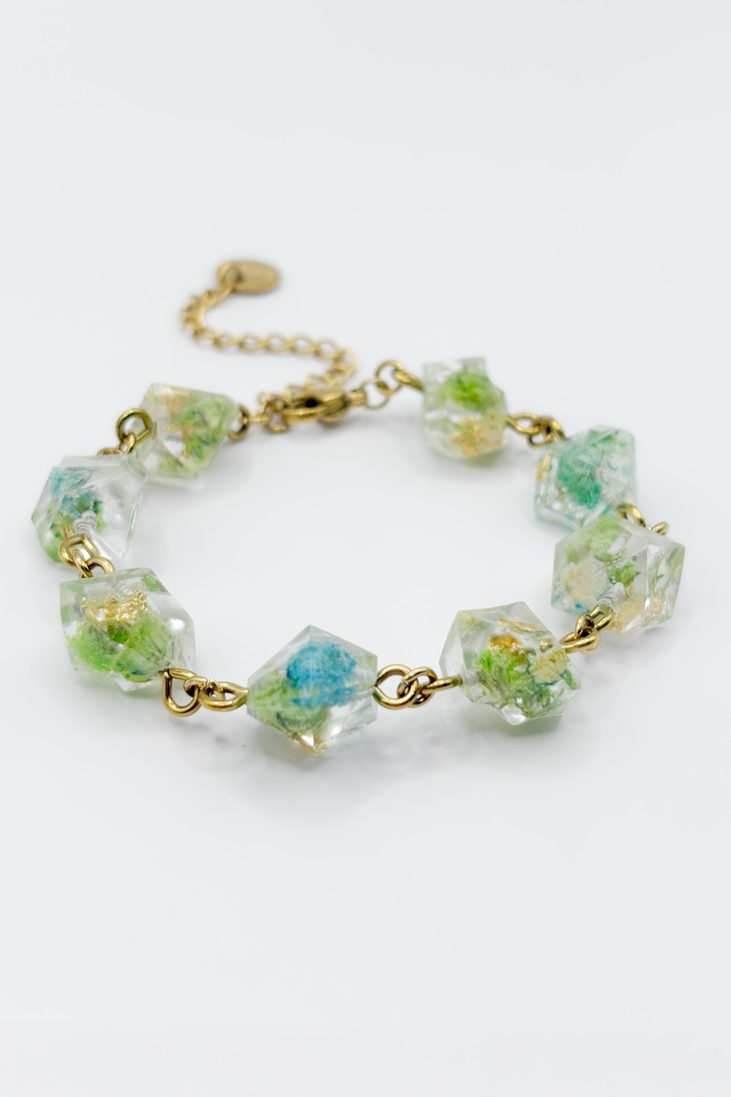 Armband met Kristalvormige Hangers Gevuld met Echt Gipskruid uit Luxemburg (Forgotten Gardens)