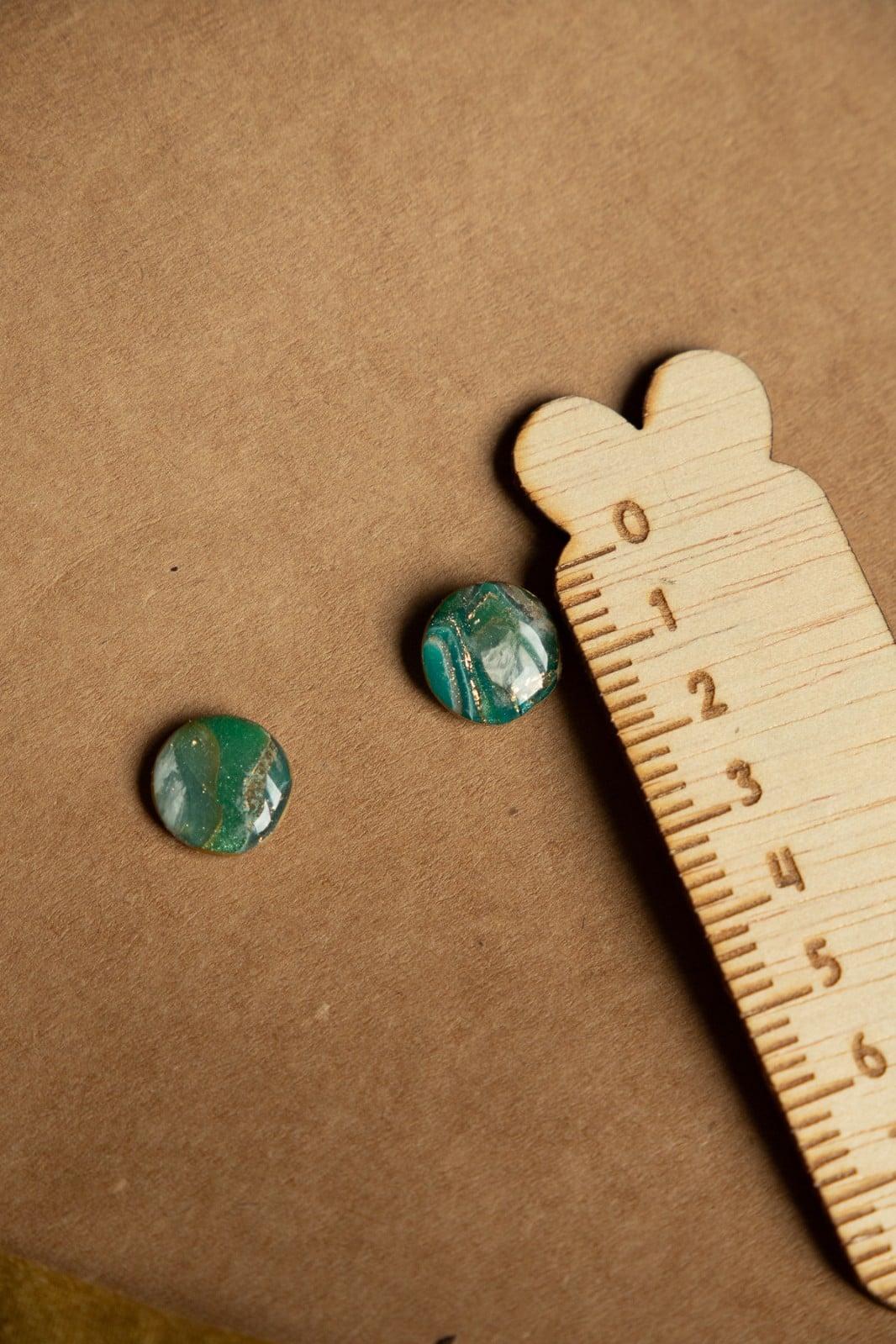 Oorbellen | faux agate green studs - 128043 Oorbellen | faux agate green studs