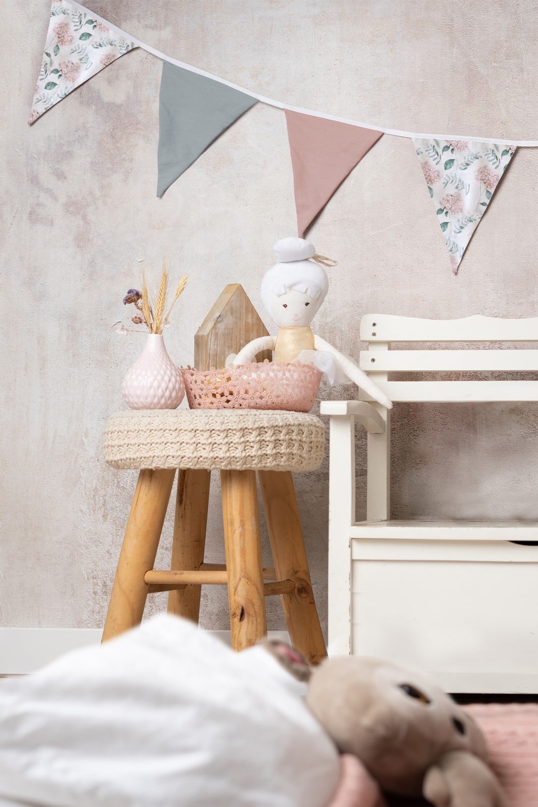 Vlaggenlijn Dreamy Blossom | Pastel kleur (Roze / Licht blauw / Neutr… - 130769 Vlaggenlijn Dreamy Blossom | Pastel kleur (Roze / Licht blauw / Neutraal) met bloemen slinger met driehoek vlaggetjes gemaakt van stof