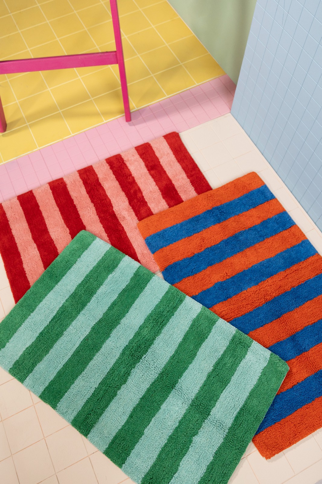 Kitsch Kitchen badmat gestreept roze/rood - 136213 Kitsch Kitchen badmat gestreept roze/rood