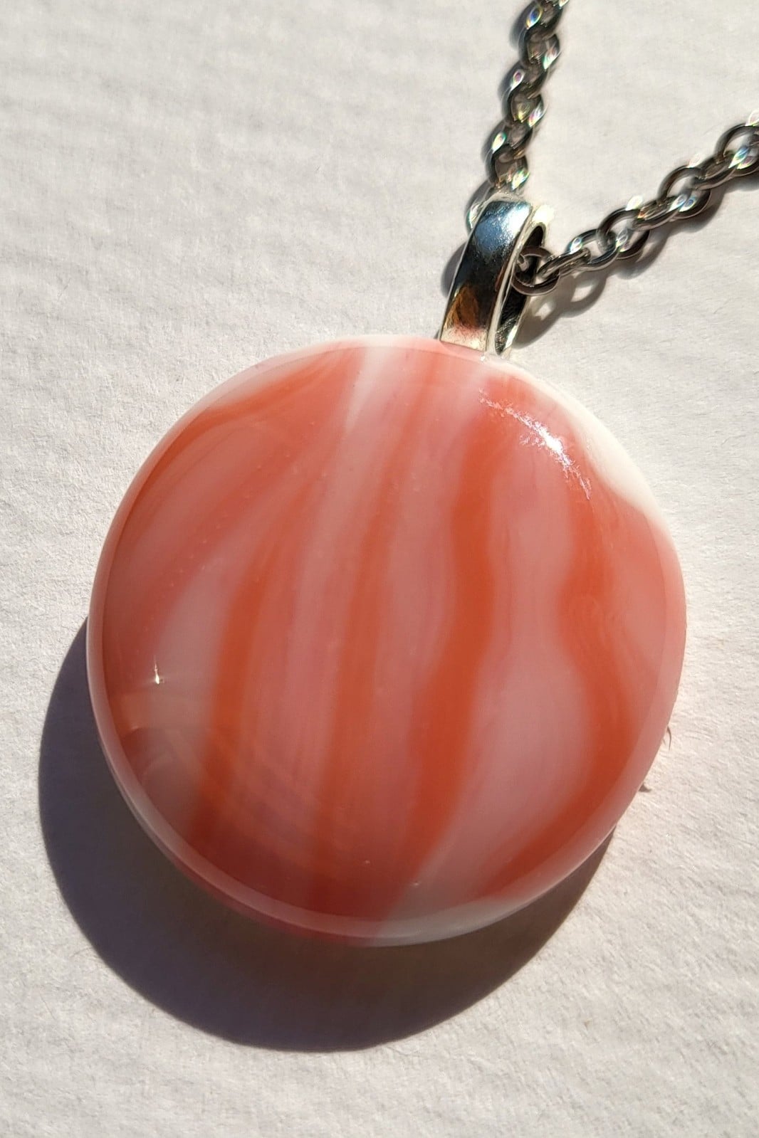 RVS ketting met uniek "Roze strepen" glas hanger