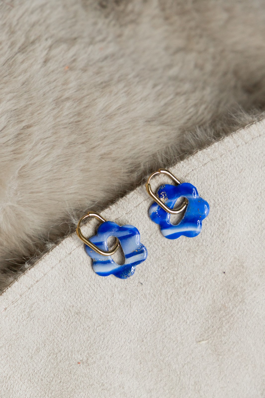 Oorbellen | Blue Huggie Flower