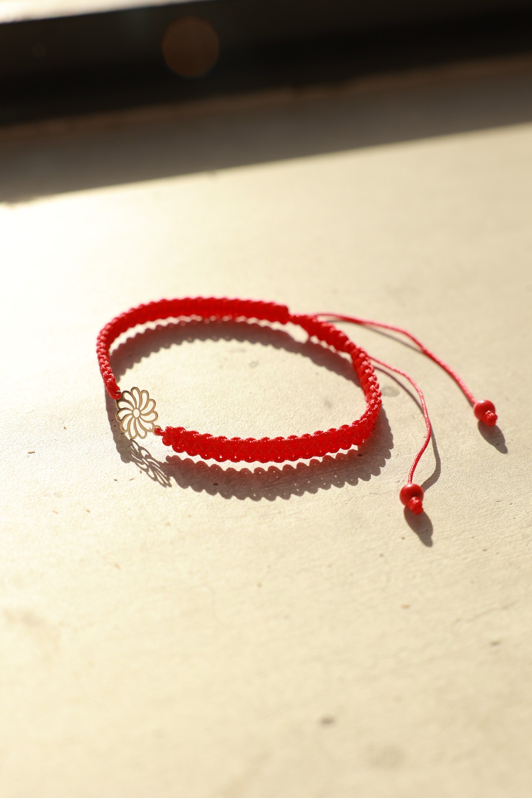 Armband met 14 karaat geelgouden Madeliefje bedel