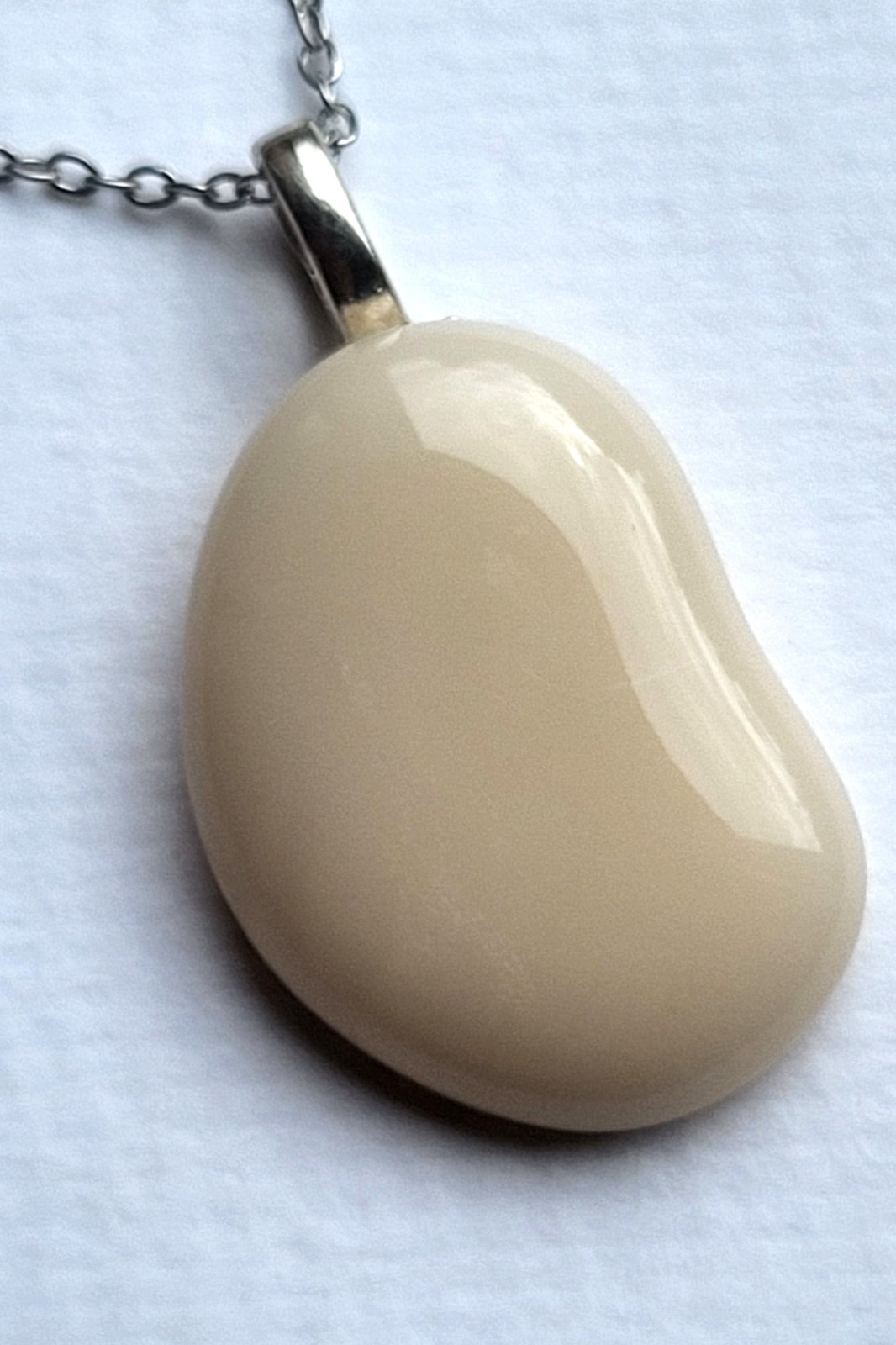 RVS ketting met uniek "Roze Boon" glasfusing hanger