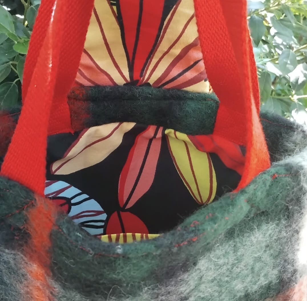 Handtasje van vintage deken, duurzaam en handgemaakt.