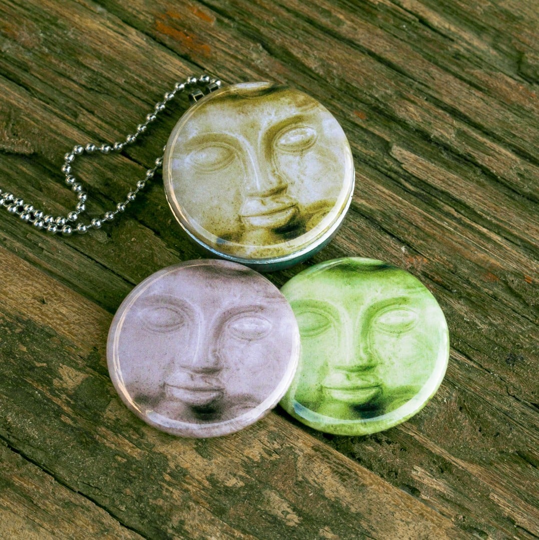 budha,buddha ketting,budha medaillon,budha gezicht,buddha face,Fotome… - 89213 budha,buddha ketting,budha medaillon,budha gezicht,buddha face,Fotomedaillon ketting met 3 verschillende voorkanten met foto`s van budha.