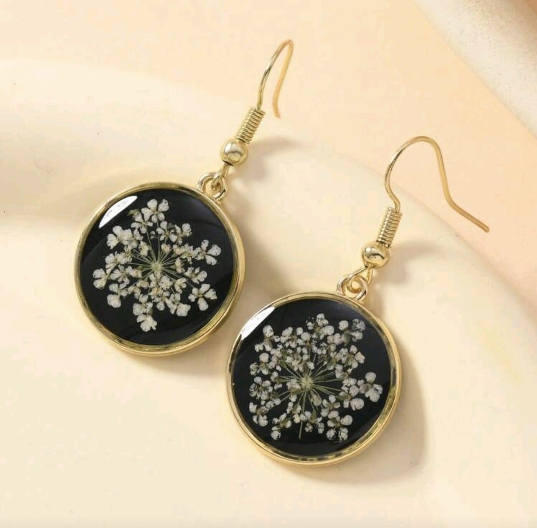 Zwarte goude resin oorbellen - 109497 Zwarte goude resin oorbellen