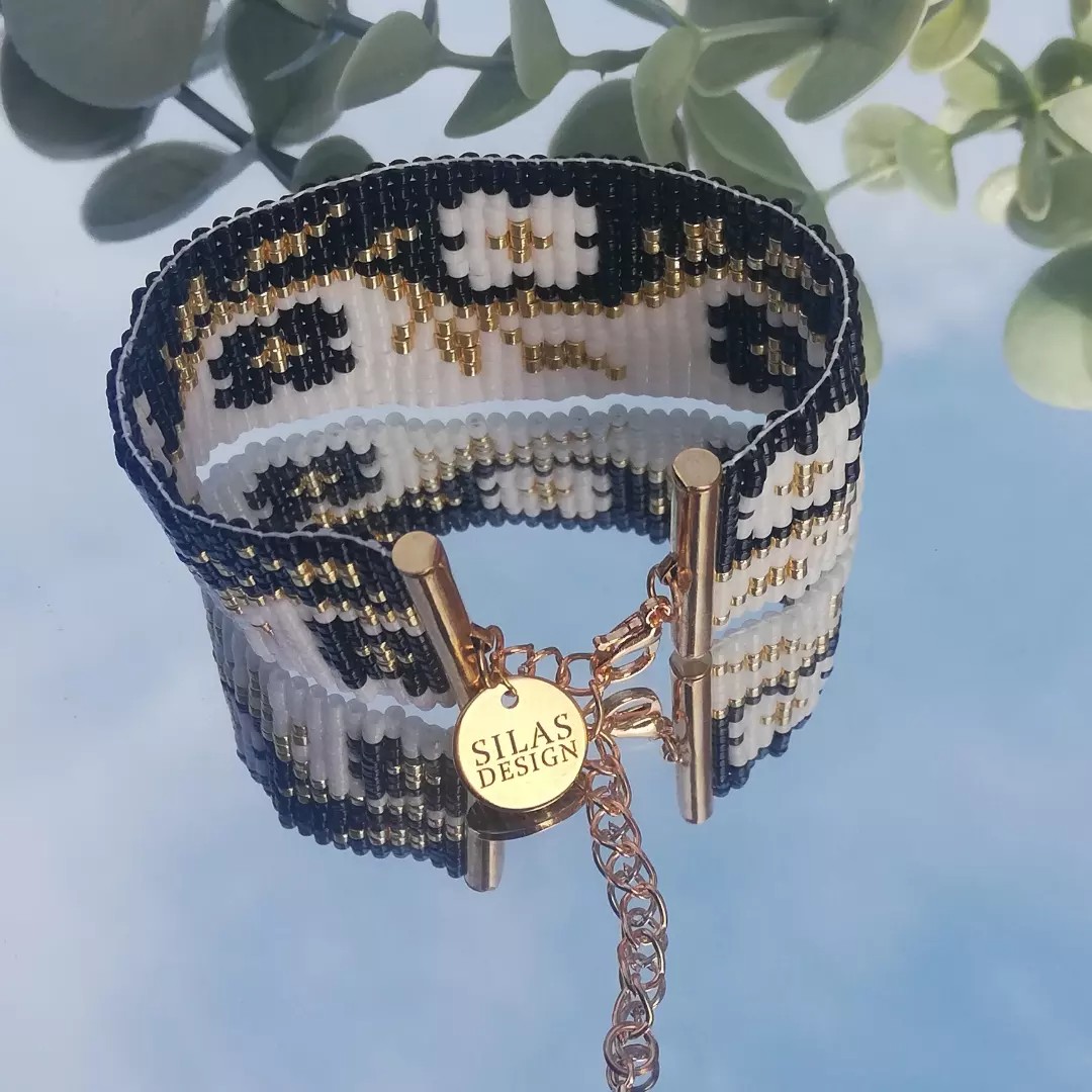 Geweven kralen armband 'Black & white cherry blossom' - 48146.jpeg Geweven kralen armband | Zwart en witte bloesem