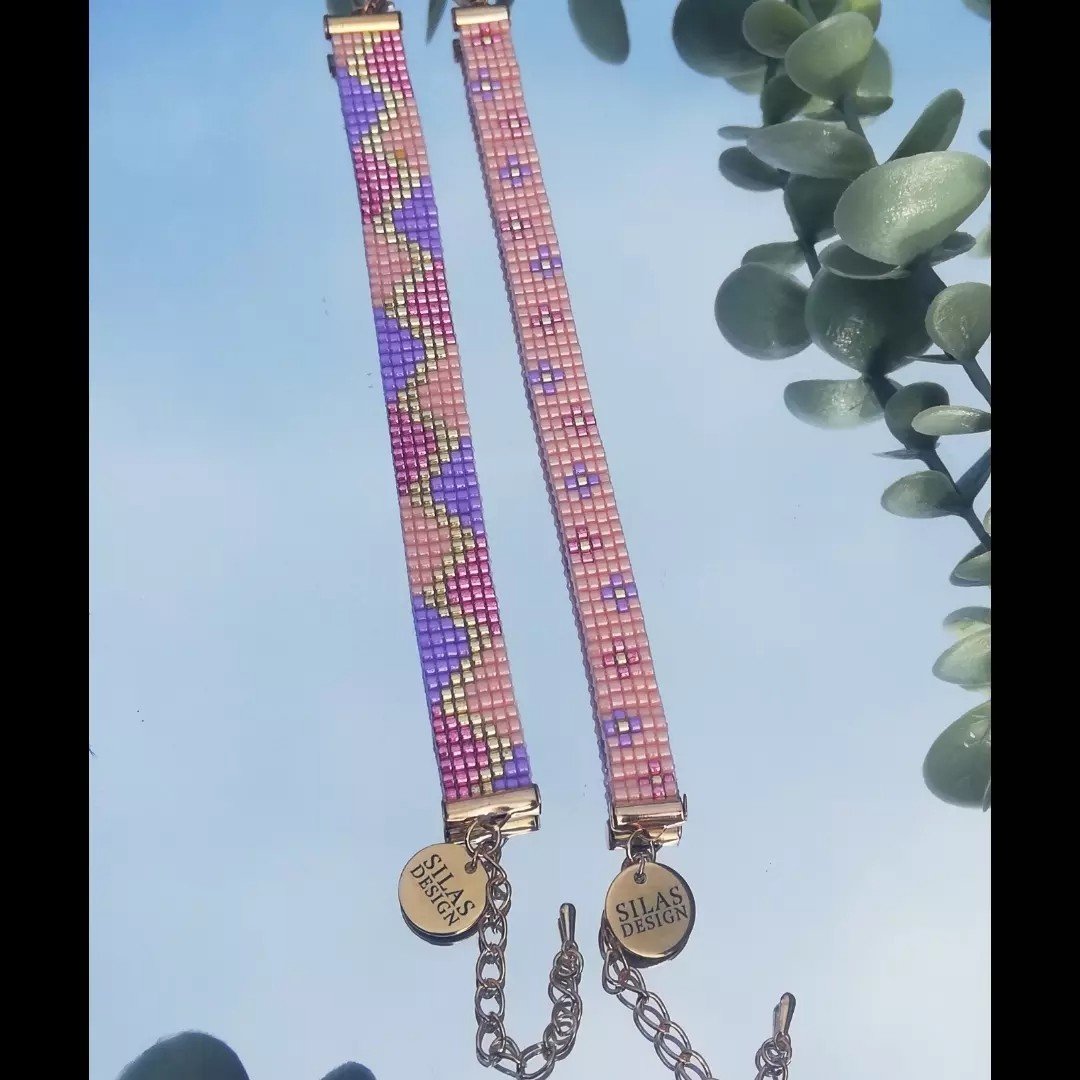 Geweven kralen armband 'Purple flowers' - 48001.jpeg Geweven kralen armband | Paarse bloemen in de oranje weide