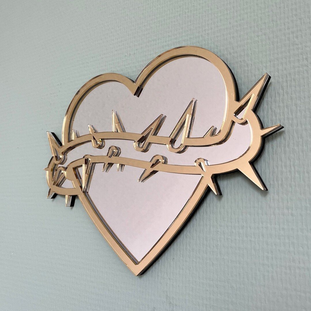 Hartspiegel met doornen Tattoo Art gouden acryl muurdecoratie - 96145 Hartspiegel met doornen Tattoo Art gouden acryl muurdecoratie