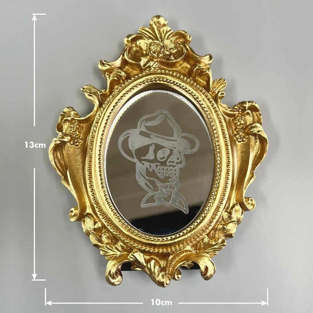 Minispiegeltje Golden Cowboy Skull Tattoo Table, gegraveerd acryl, go… - 96137 Minispiegeltje Golden Cowboy Skull Tattoo Table, gegraveerd acryl, gouden lijst