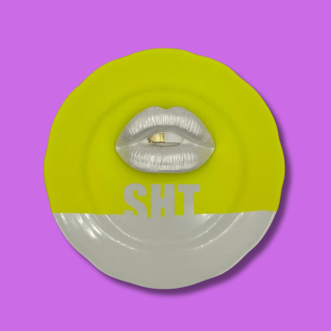 Vintage funky wandbordje "SHT hotlips silver"