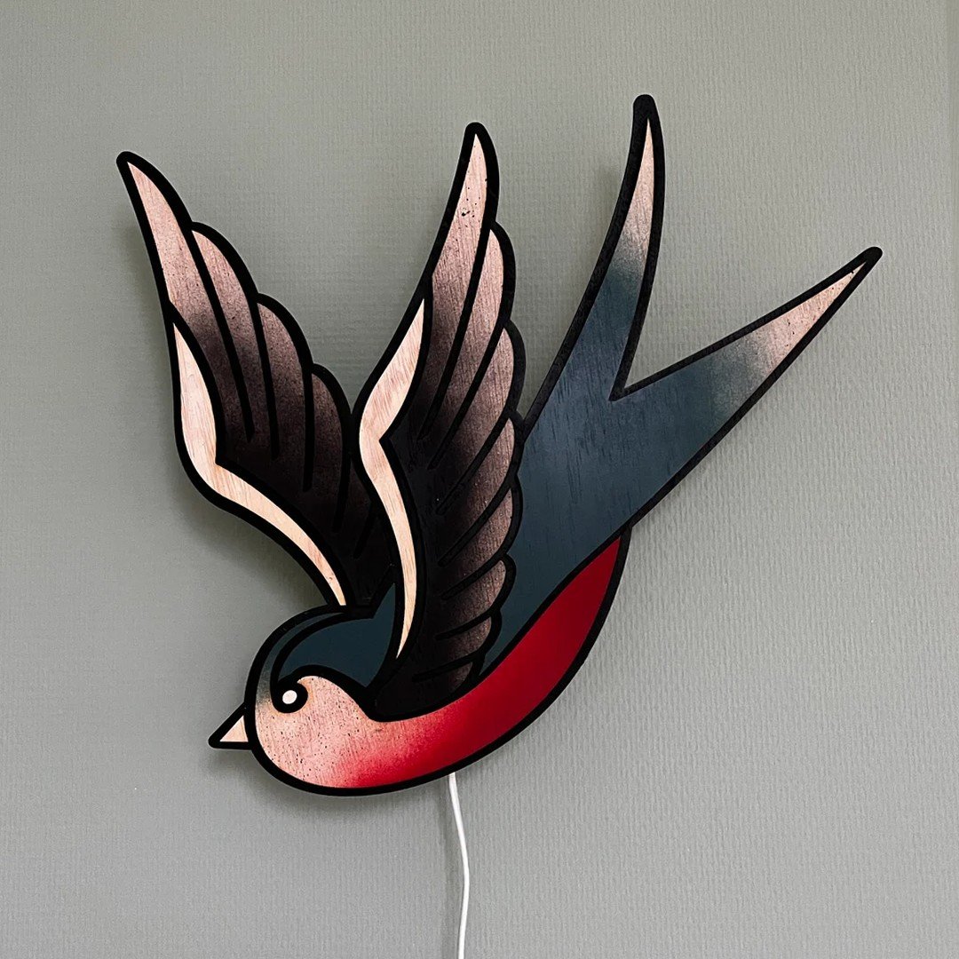 Zwaluw Vogel Lamp Handgemaakte Tattoo Art Wandlamp Uniek Houten Lamp - 96149 Zwaluw Vogel Lamp Handgemaakte Tattoo Art Wandlamp Uniek Houten Lamp