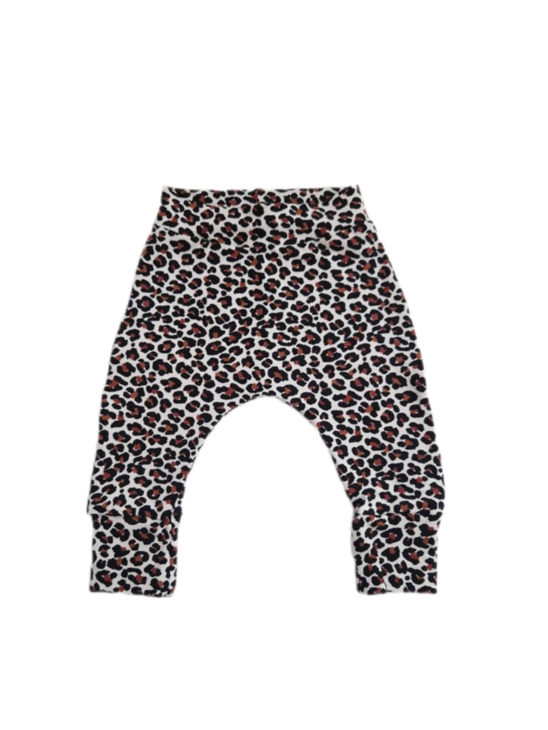 Broekje- harembroekje- luidpaardvlekken - 63886.jpeg Broekje- harembroekje- luidpaardvlekken