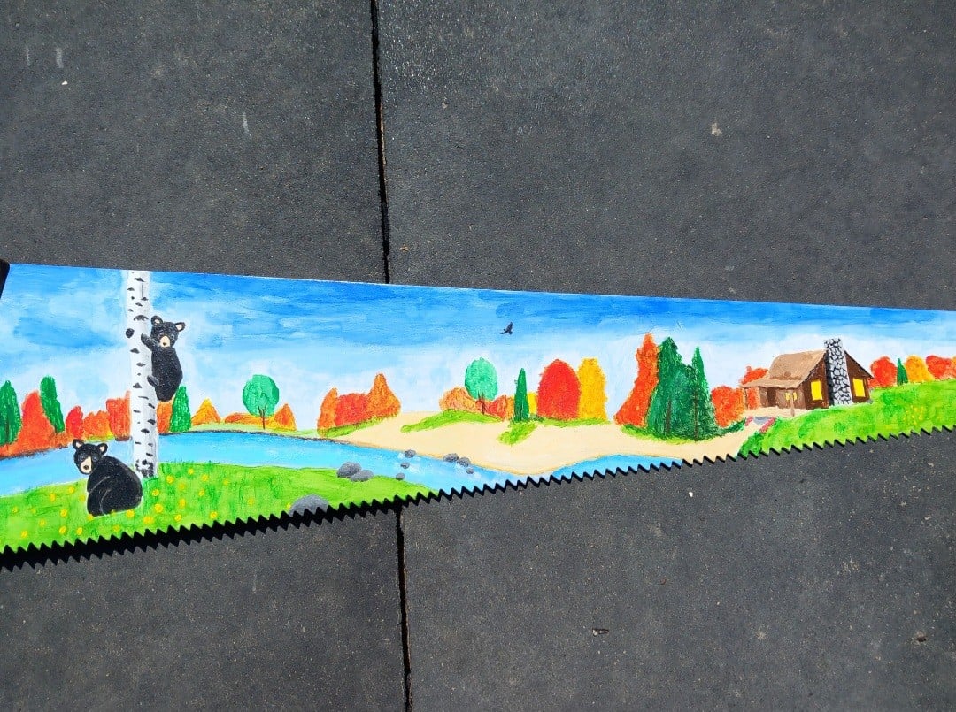 Handbeschilderde upcycled vintage metalen zaag met zwarte beer herfst… - 102123 Handbeschilderde upcycled vintage metalen zaag met zwarte beer herfst landschap