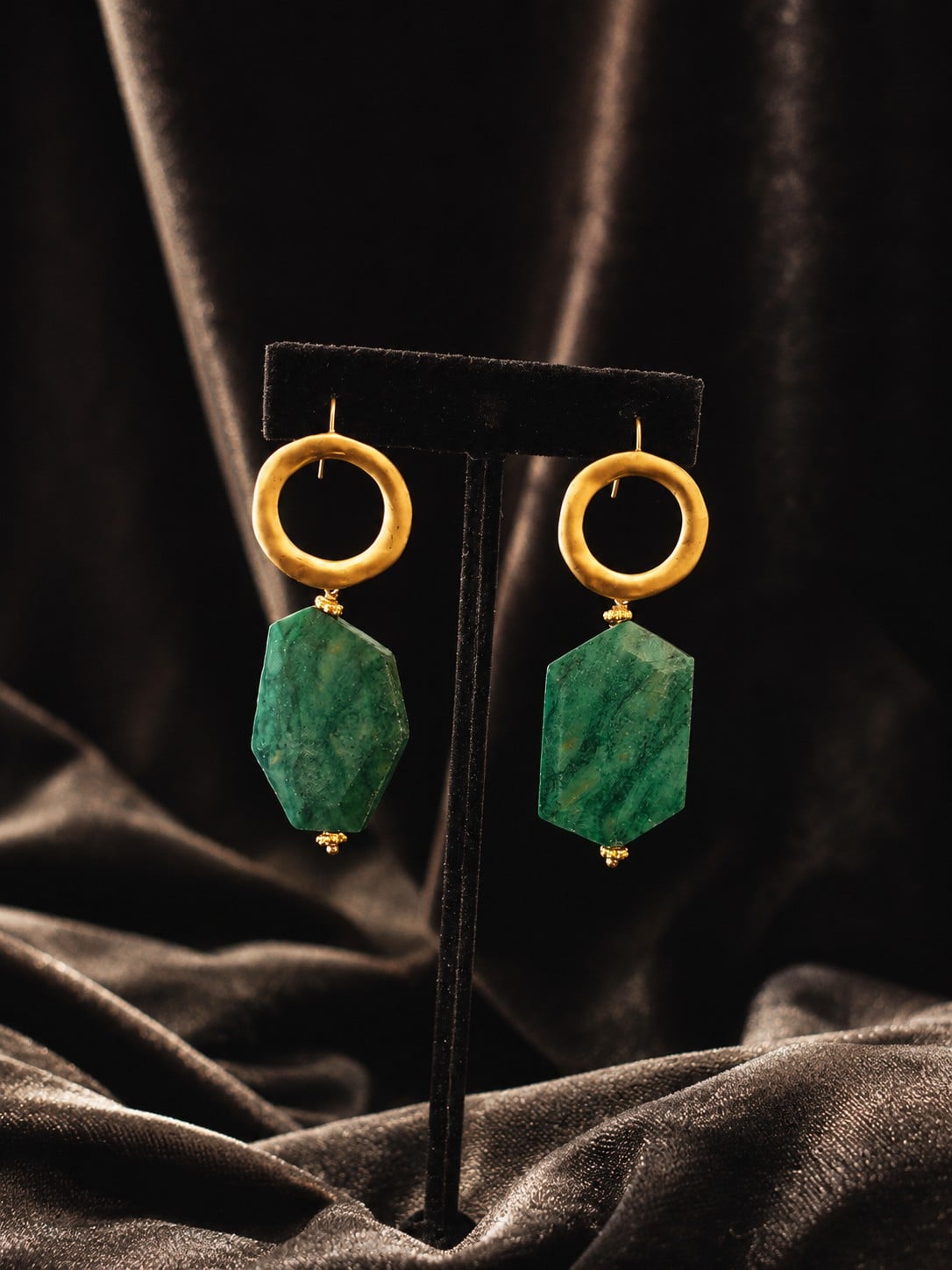Elegante oorbellen met groene agaat – uniek stuk