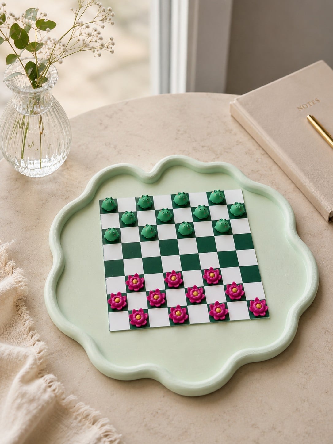 Handgemaakte Kikker & Lotus Dambord Set – Decoratief Verzamelitem - 128437 Handgemaakte Kikker & Lotus Dambord Set – Decoratief Verzamelitem