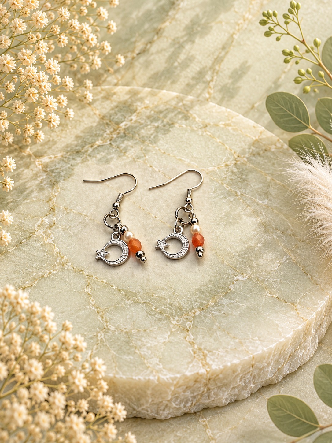 Coral Bloom oorbellen met haakjes – Glasparels & facetkralen