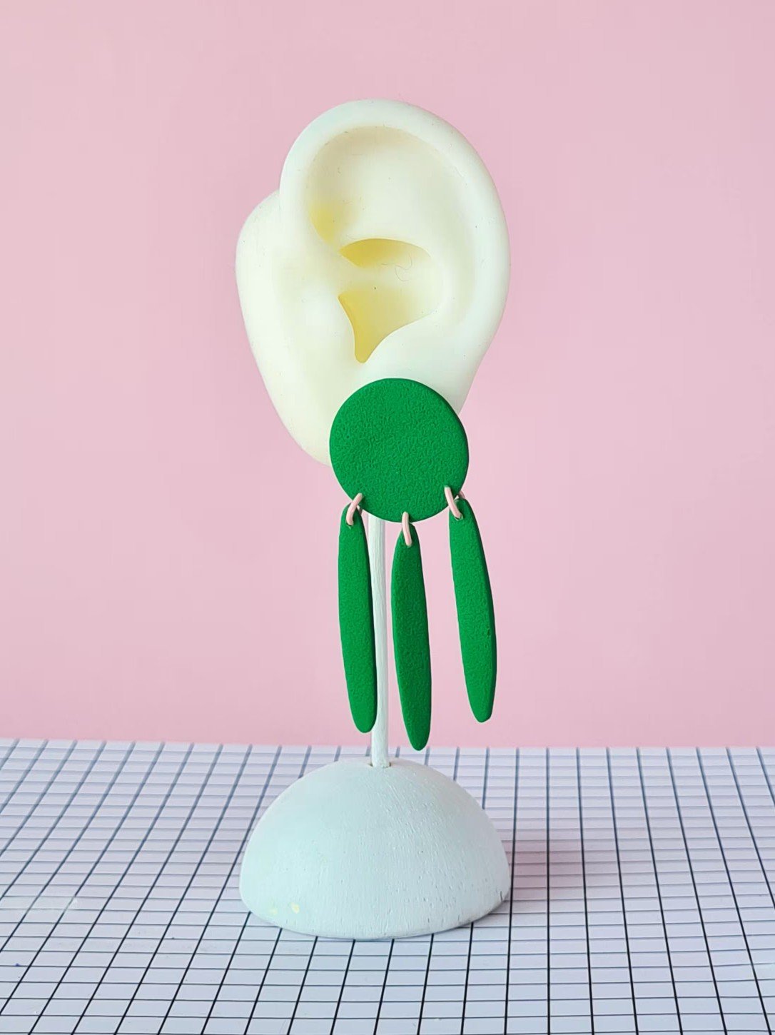 6 colors - textured minimal colorblock polymer clay earrings. 80s fun geometric playful lightweight dangle, edgy artistic statement earrings - 71686.jpeg Kleurrijke, handgemaakte colorblocked oorbellen, beschikbaar in 4 kleuren. Lichtgewicht, dopamine statement Memphis Polymeerklei oorbellen